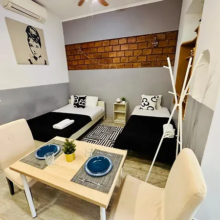 Luxury Flats Centre, Ideal For Tourists Апартаменты *